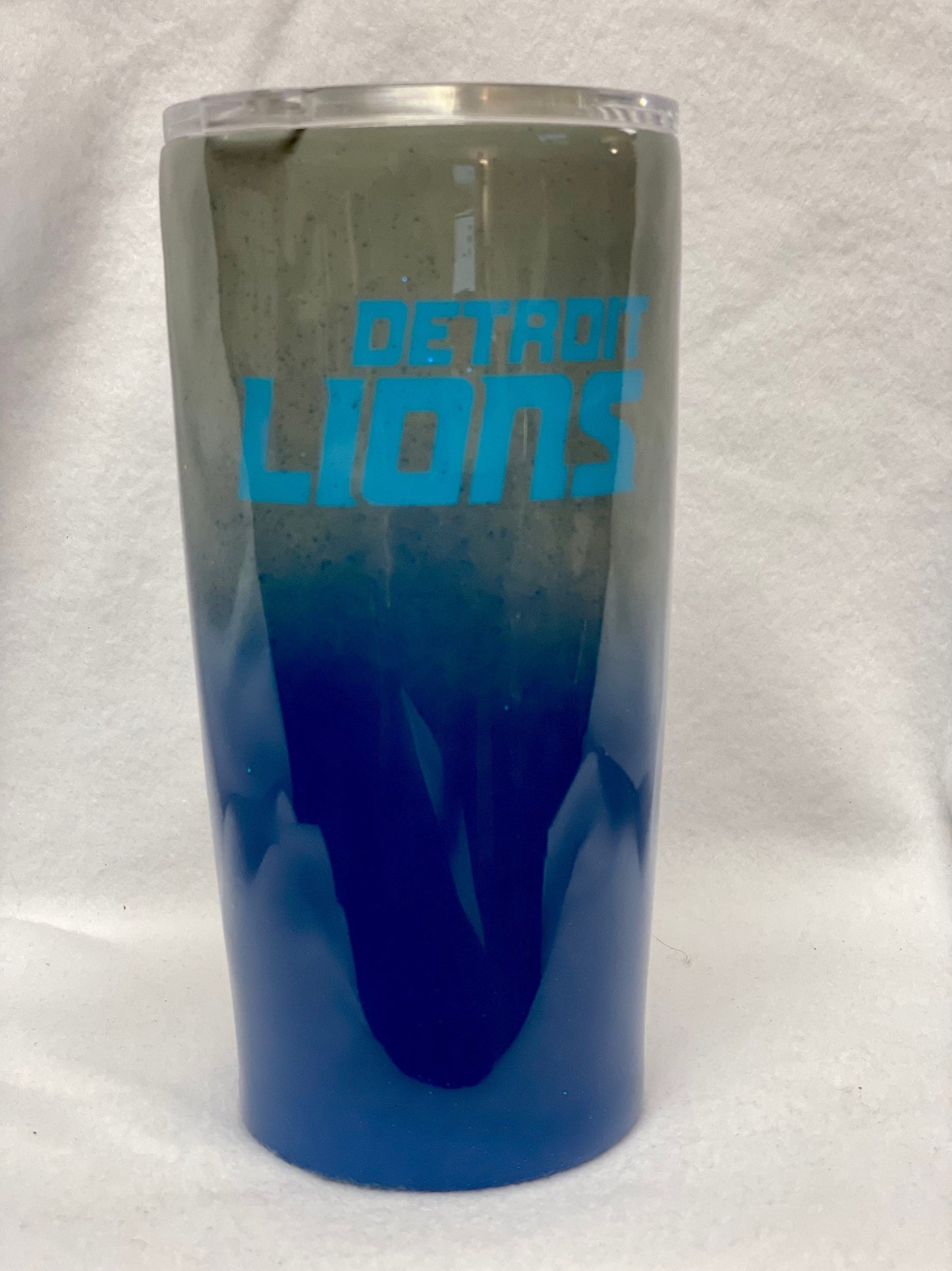 For all the Detroit Lions fans. Enjoy a beverage in this 20oz Tumbler.