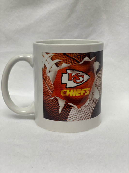 Love the Kansas City Chiefs? Enjoy your coffee in this 14 ounce ceramic coffee cup!