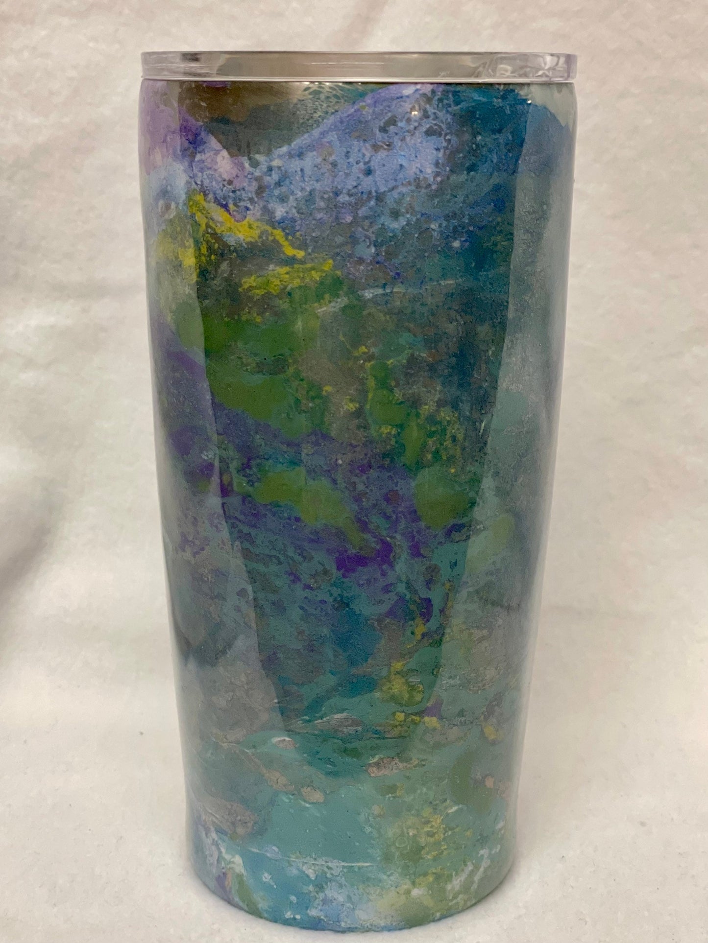 Do you want to personalize your tumbler? Enjoy a beverage in this 20oz Hydro- dipped Tumbler.